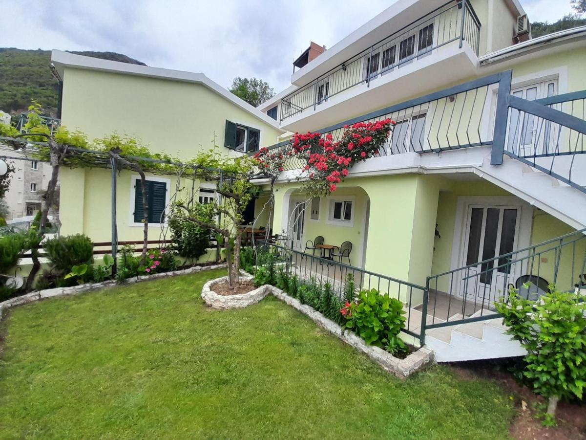 Apartments Simo Petrovac Exterior foto
