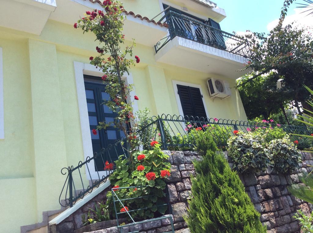 Apartments Simo Petrovac Quarto foto