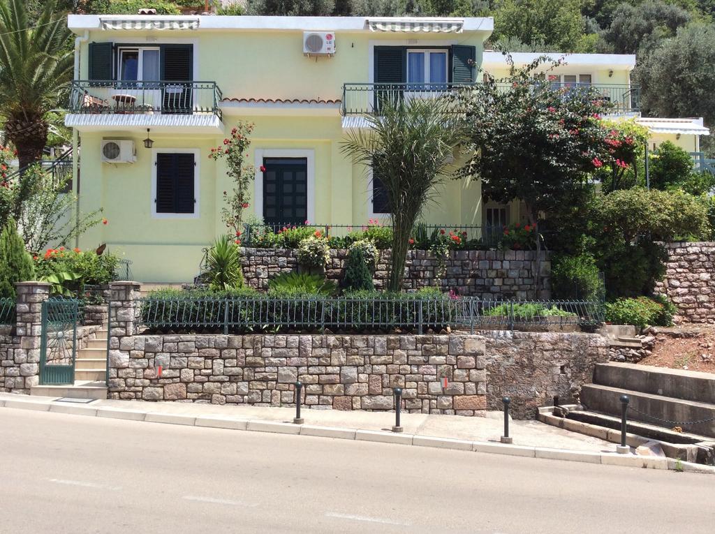 Apartments Simo Petrovac Quarto foto