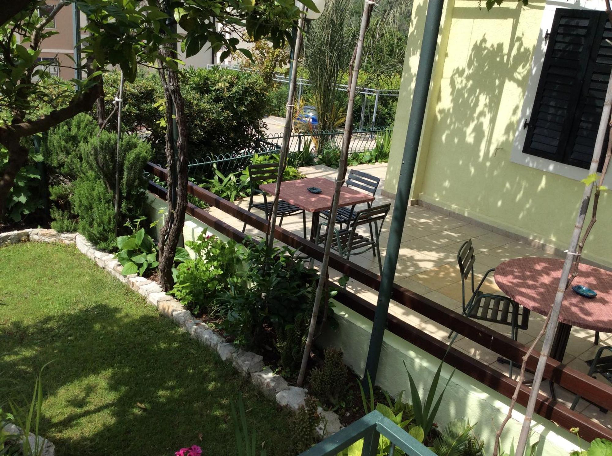 Apartments Simo Petrovac Exterior foto