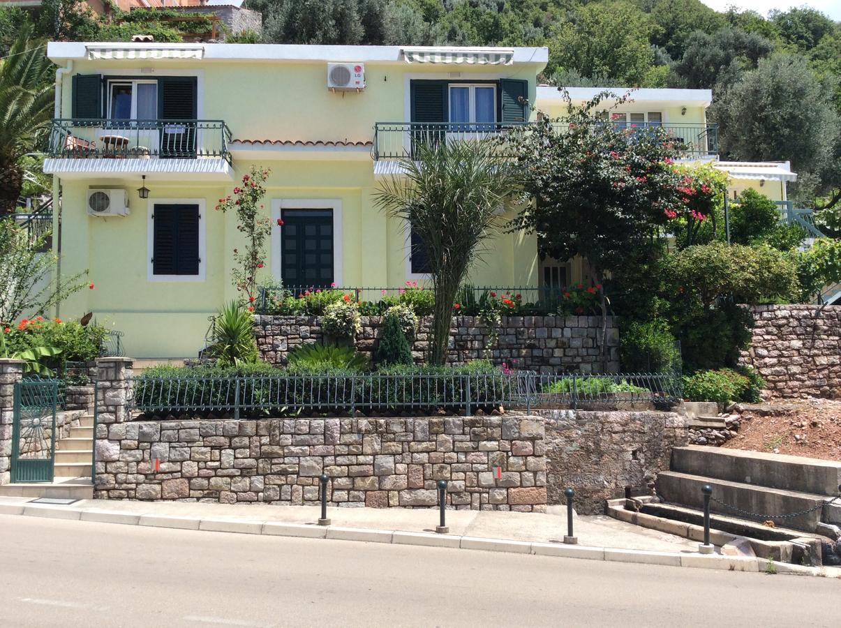 Apartments Simo Petrovac Exterior foto